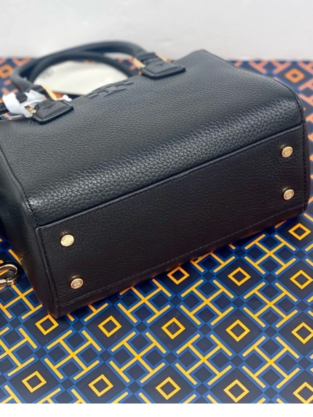 Tory Burch compact pebbled